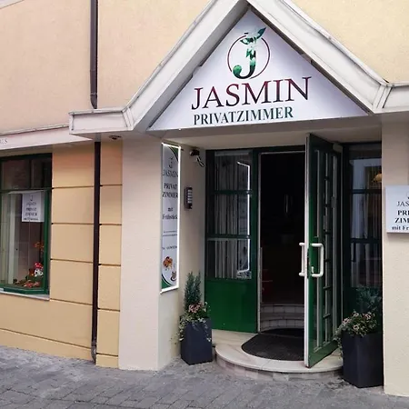 Jazmin Panzio Boseges Reggelivel Koezoes Konyhaval A Centrumban Nocleg ze śniadaniem