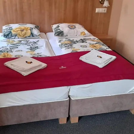 Jasmin Location Shared Kitchen Pet Friendly