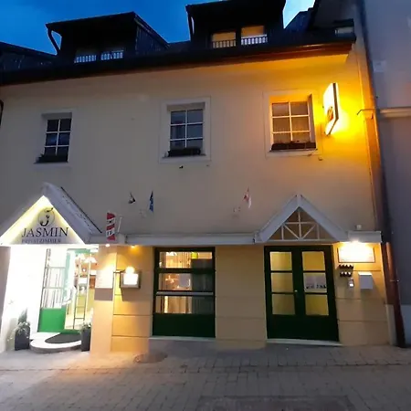 Jazmin Panzio Boseges Reggelivel Koezoes Konyhaval A Centrumban