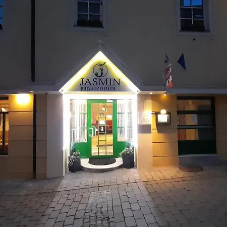 Jazmin Panzio Boseges Reggelivel Koezoes Konyhaval A Centrumban 3*