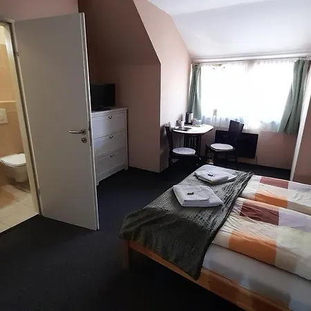 Jazmin Panzio Boseges Reggelivel Koezoes Konyhaval A Centrumban Murau