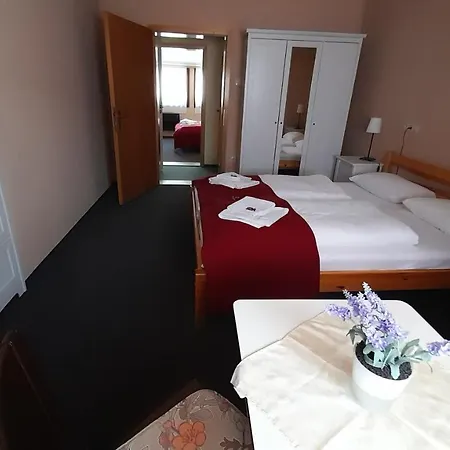 Jazmin Panzio Boseges Reggelivel Koezoes Konyhaval A Centrumban Bed & Breakfast 3*