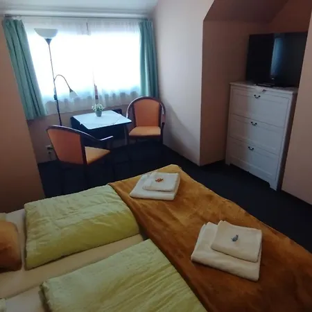 Jazmin Panzio Boseges Reggelivel Koezoes Konyhaval A Centrumban Bed & Breakfast Murau