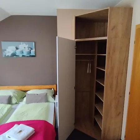 Jasmin Location Shared Kitchen Pet Friendly