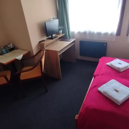 Jasmin Location Shared Kitchen Pet Friendly