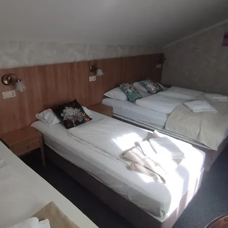 Bed & Breakfast Jazmin Panzio Boseges Reggelivel Koezoes Konyhaval A Centrumban Murau