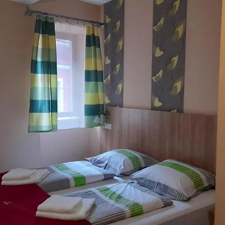 Jazmin Panzio Boseges Reggelivel Koezoes Konyhaval A Centrumban Murau