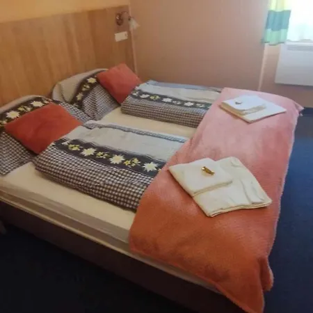 Jazmin Panzio Boseges Reggelivel Koezoes Konyhaval A Centrumban Bed & Breakfast