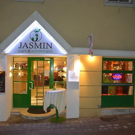 Jazmin Panzio Boseges Reggelivel Koezoes Konyhaval A Centrumban Murau