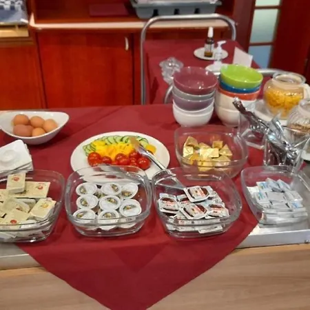 Jazmin Panzio Boseges Reggelivel Koezoes Konyhaval A Centrumban לינה וארוחת בוקר מוראו