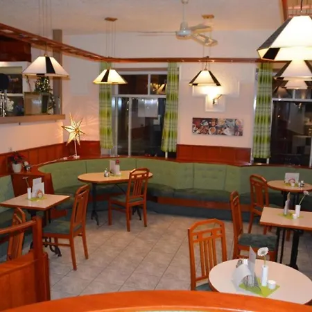 Jazmin Panzio Boseges Reggelivel Koezoes Konyhaval A Centrumban מוראו