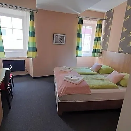 Jasmin Location Shared Kitchen Pet Friendly