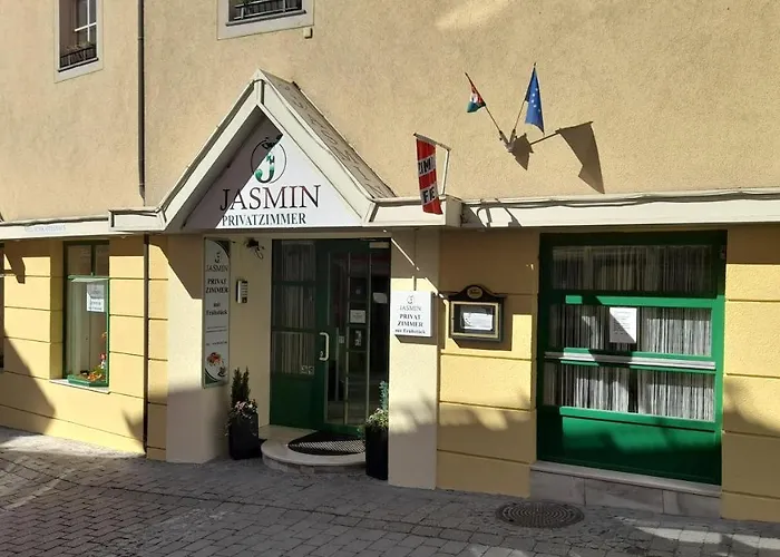 Bed & Breakfast Jazmin Panzio Boseges Reggelivel Koezoes Konyhaval A Centrumban Murau