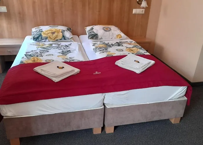 Jasmin Location Shared Kitchen Pet Friendly