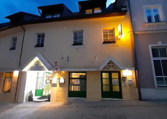 Jasmin Location Shared Kitchen Pet Friendly