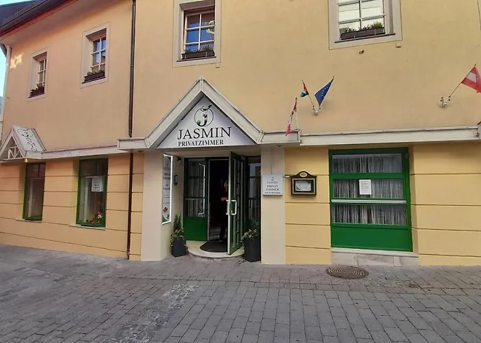 Jázmin Panzió Bőséges Reggelivel Közös Konyhával A Centrumban Alojamento de Acomodação e Pequeno-almoço Murau