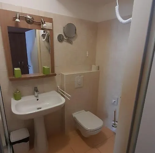 Bed & Breakfast Jazmin Panzio Boseges Reggelivel Koezoes Konyhaval A Centrumban