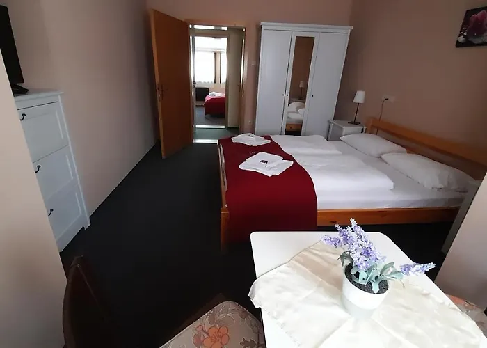 Jazmin Panzio Boseges Reggelivel Koezoes Konyhaval A Centrumban Bed & Breakfast 3*