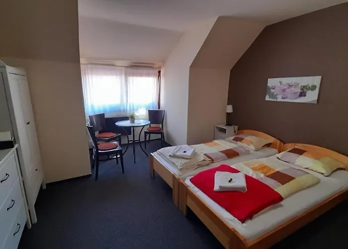 Bed & Breakfast Jazmin Panzio Boseges Reggelivel Koezoes Konyhaval A Centrumban 3*