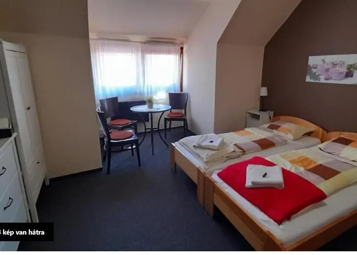 Jazmin Panzio Boseges Reggelivel Koezoes Konyhaval A Centrumban Bed & Breakfast 3*