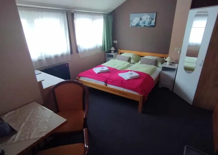 Jazmin Panzio Boseges Reggelivel Koezoes Konyhaval A Centrumban Bed & Breakfast Murau
