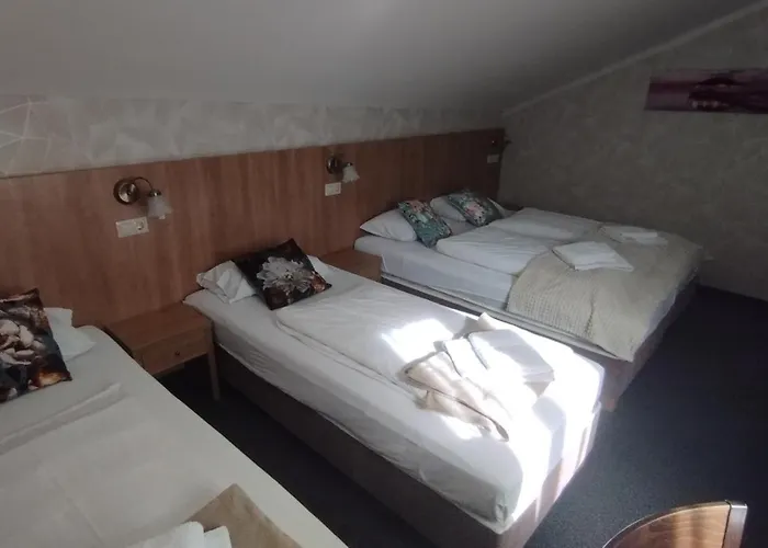 Bed & Breakfast Jazmin Panzio Boseges Reggelivel Koezoes Konyhaval A Centrumban Murau