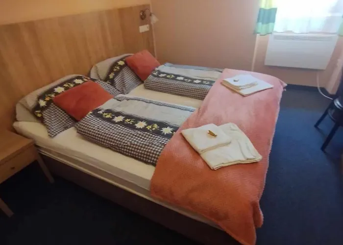 Jazmin Panzio Boseges Reggelivel Koezoes Konyhaval A Centrumban Bed & Breakfast