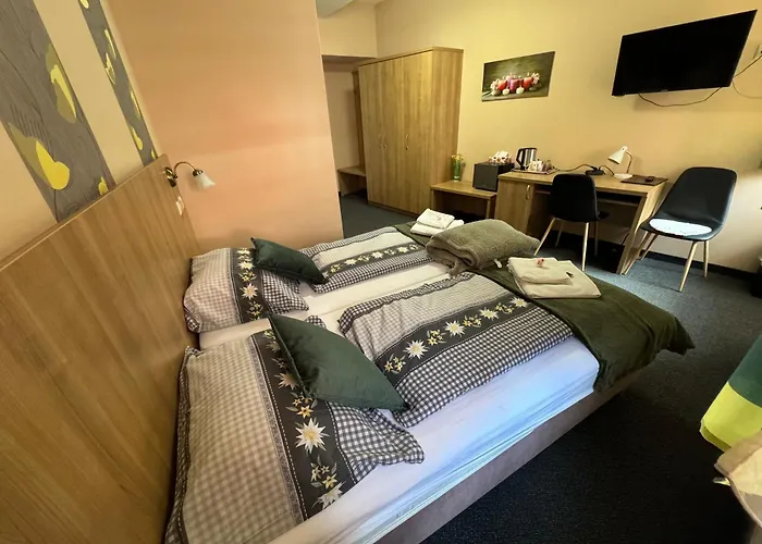 Jazmin Panzio Boseges Reggelivel Koezoes Konyhaval A Centrumban Bed & Breakfast