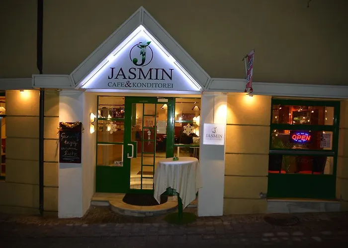 Jazmin Panzio Boseges Reggelivel Koezoes Konyhaval A Centrumban Murau